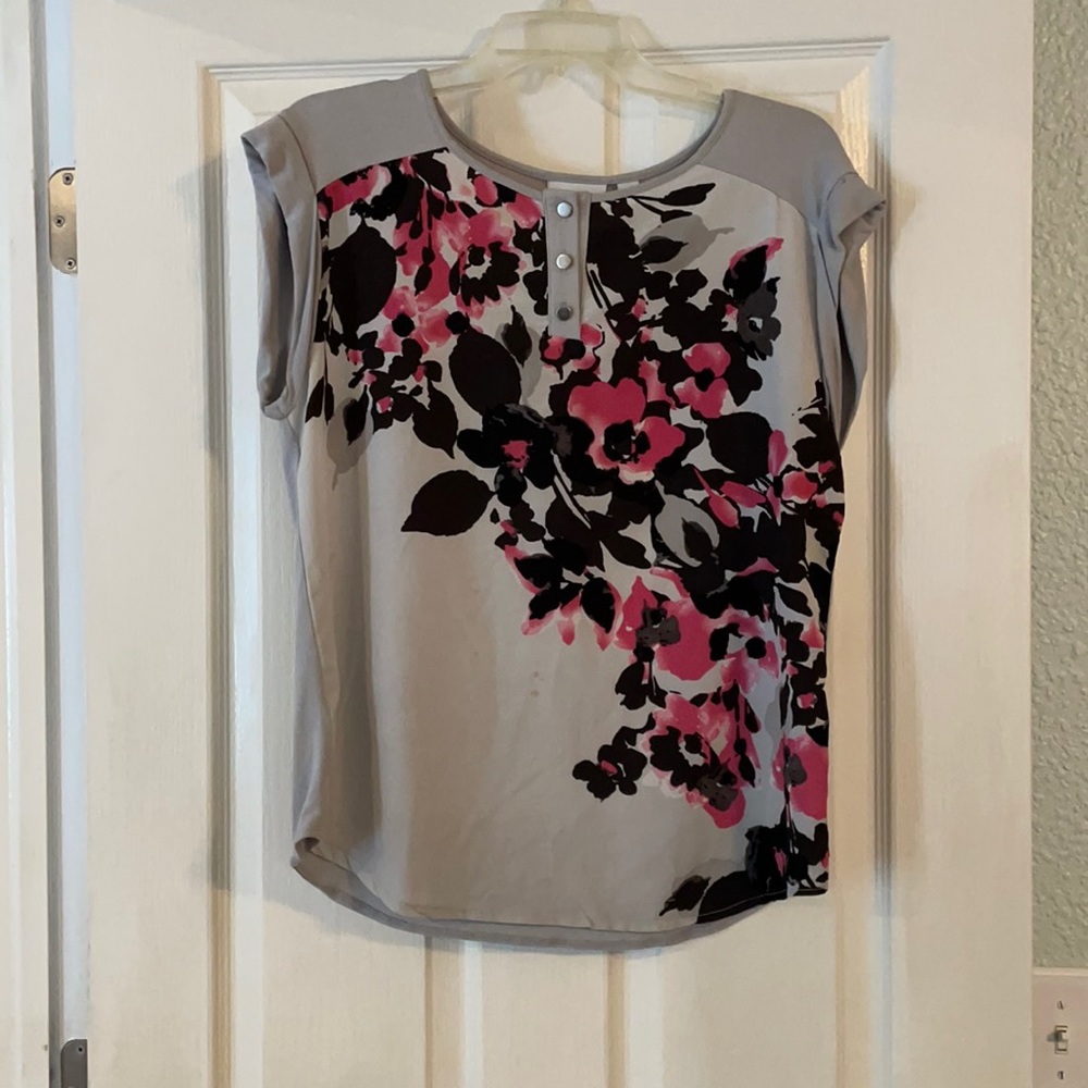New York and Company Top size S
